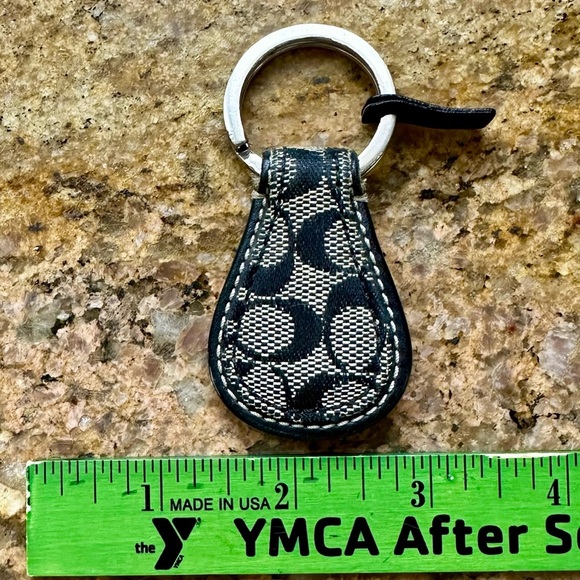 Coach vintage teardrop Black Signature Keychain - Picture 4 of 5
